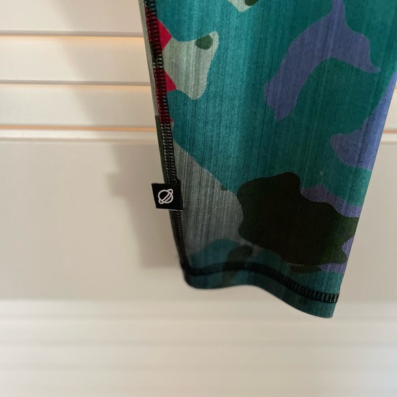 Terez leggings in shiny camo print. New with tags. Size Large - Picture 7 of 7